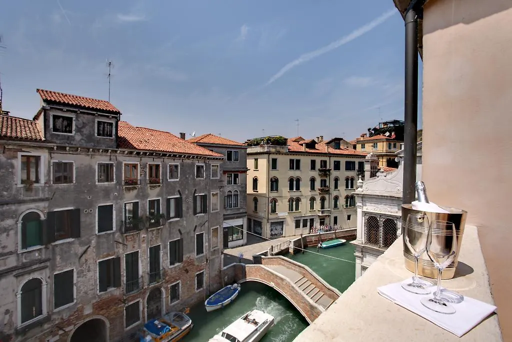 Palazzo Schiavoni Residenza D'Epoca & Suite-Apartments Venice