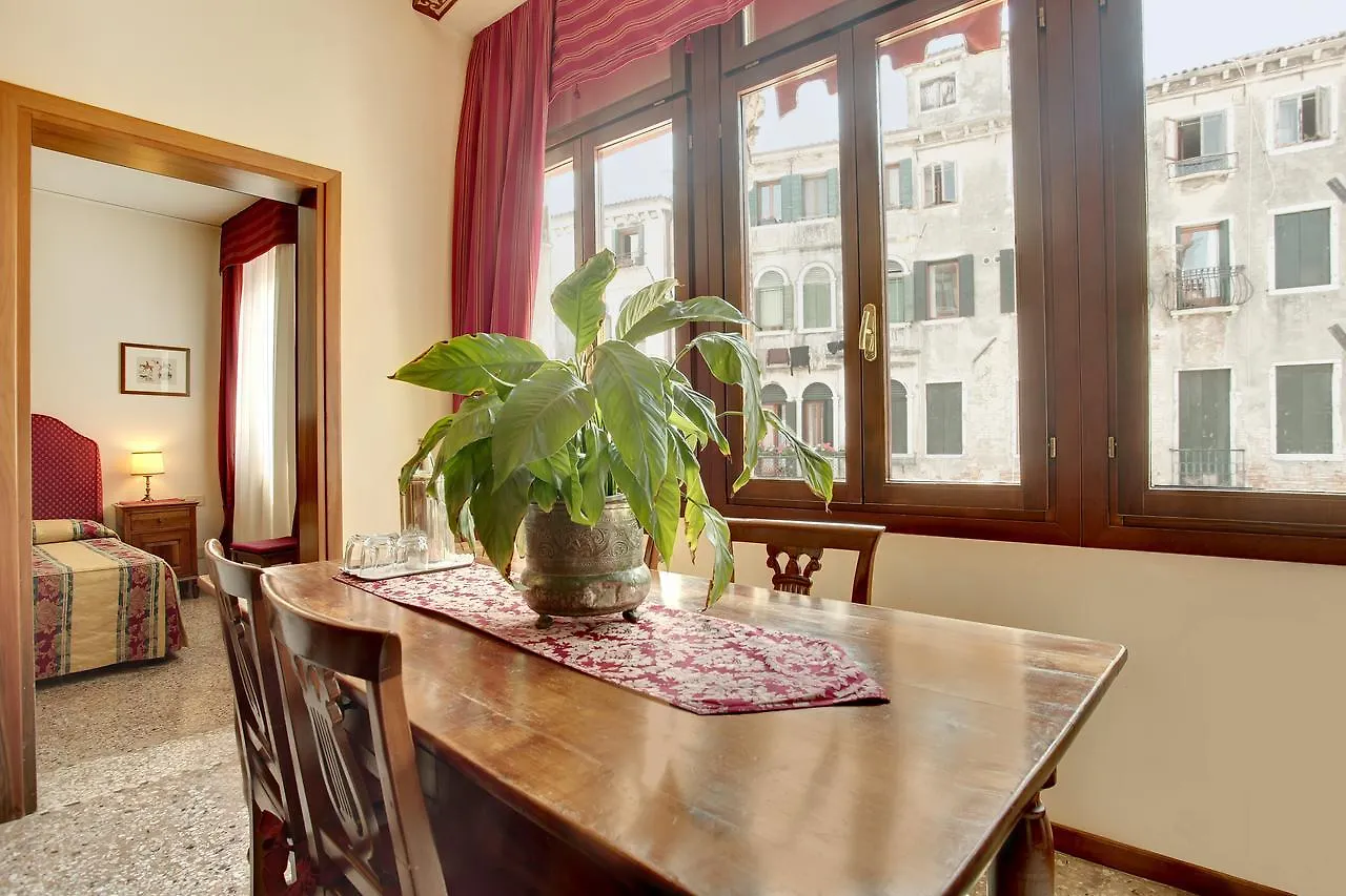 Palazzo Schiavoni Residenza D'Epoca & Suite-Apartments Venecia 0*,