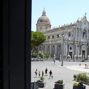 palazzo-marletta-duomo-apartment.catania-hotels.net/
