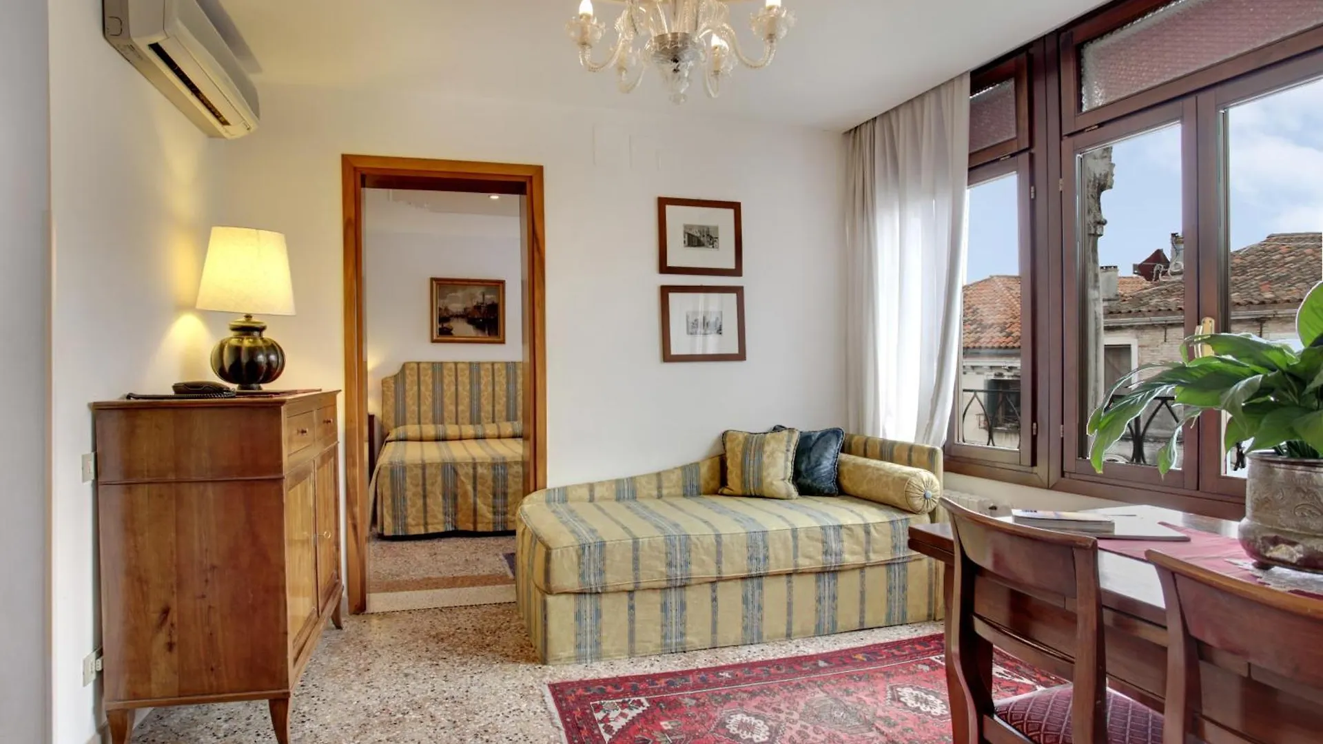 Palazzo Schiavoni Residenza D'Epoca & Suite-Apartments Wenecja 0*,  Włochy