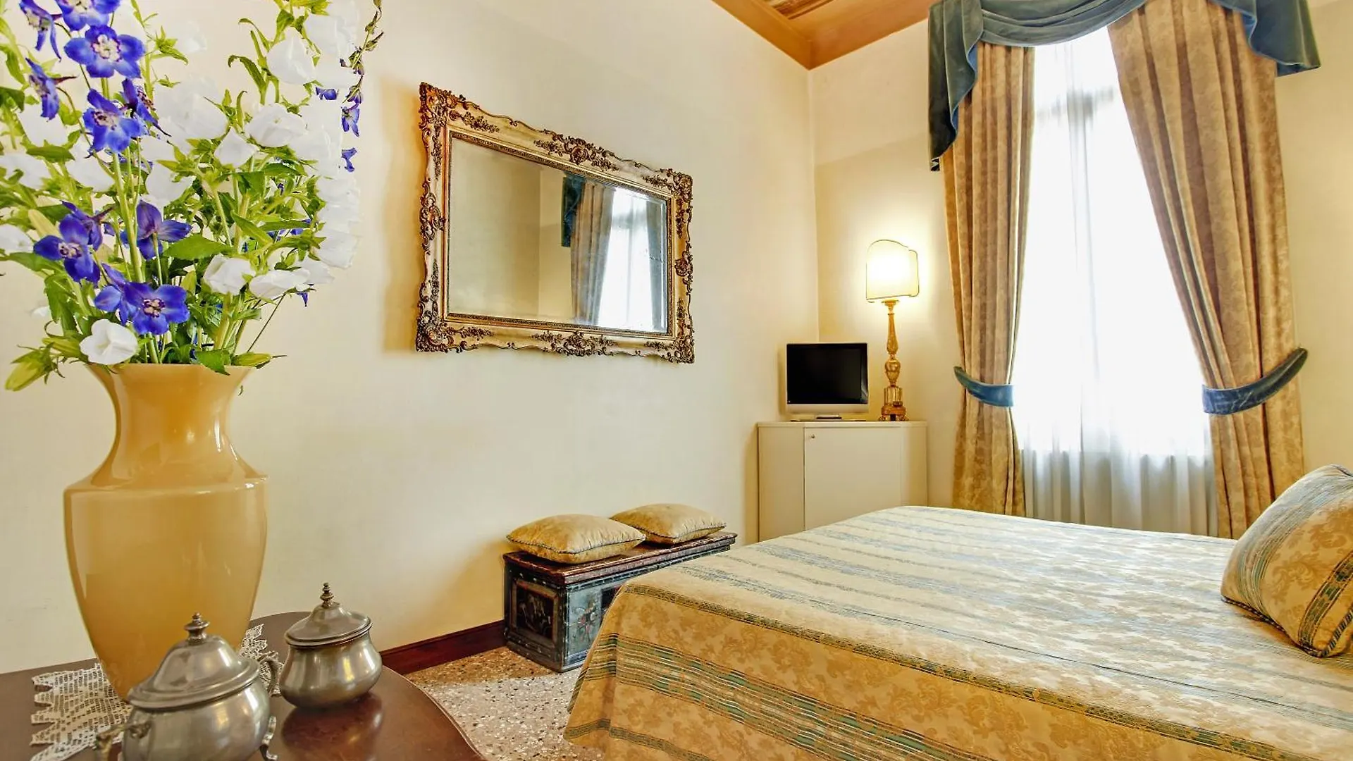 Palazzo Schiavoni Residenza D'Epoca & Suite-Apartments Wenecja 0*,