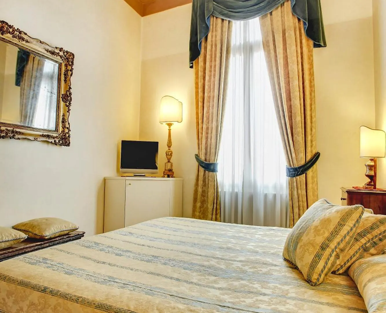 Palazzo Schiavoni Residenza D'Epoca & Suite-Apartments Wenecja 0*,  Włochy