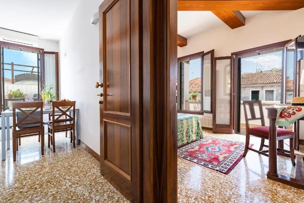 Palazzo Schiavoni Residenza D'Epoca & Suite-Apartments Wenecja 0*,  Włochy