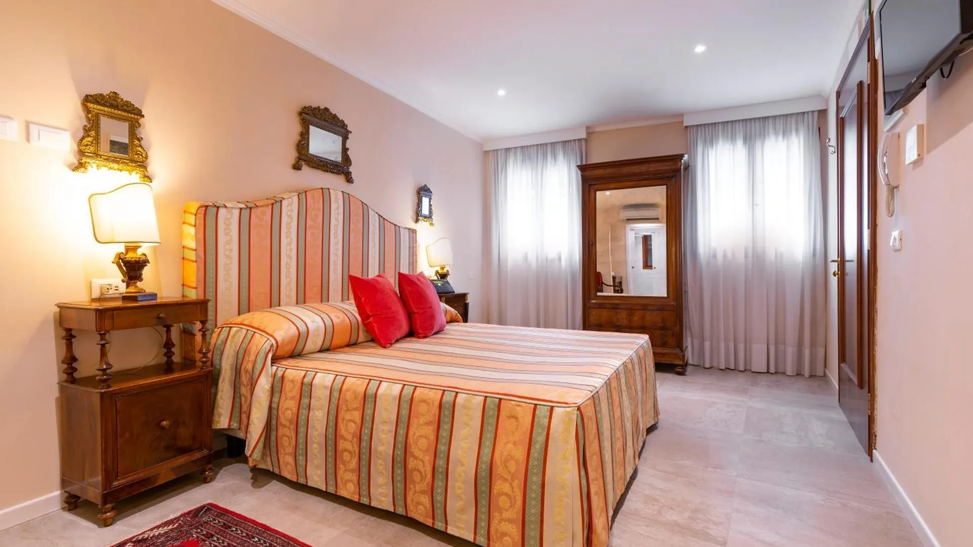 Palazzo Schiavoni Residenza D'Epoca & Suite-Apartments Wenecja 0*,